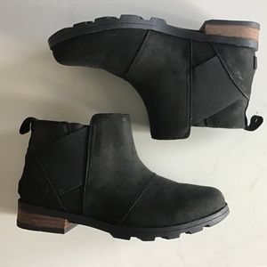 Sorel Emelie black waterproof leather Chelsea ankle boot sz. 7